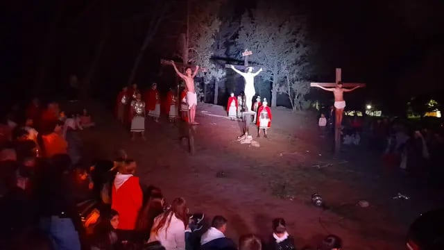 Gran demostración de fe: miles de personas participaron del Vía Crucis de Punta Alta