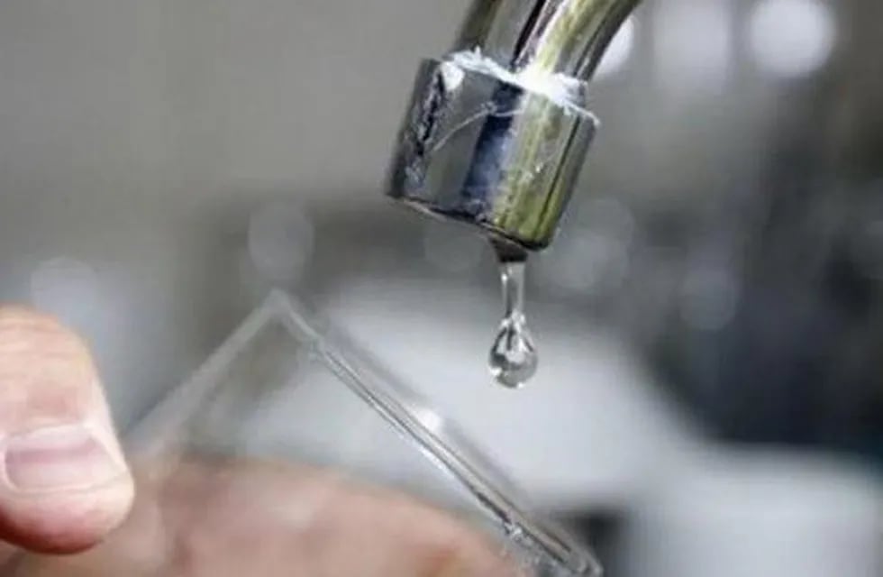 Aysam va por un 100% en el aumento de la tarifa del agua en Mendoza.