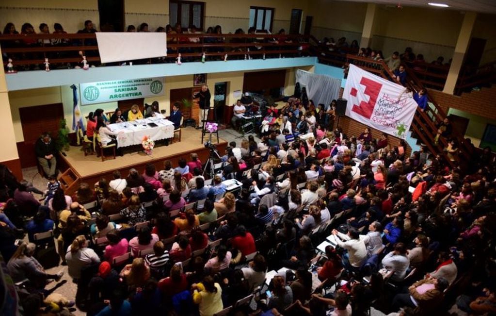 El salón principal de la sede sindical central se vio colmado por los asistentes a la asamblea de ATSA Jujuy.