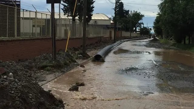 La última tormenta tapó las excavaciones de la obra de agua en Rosario de Lerma