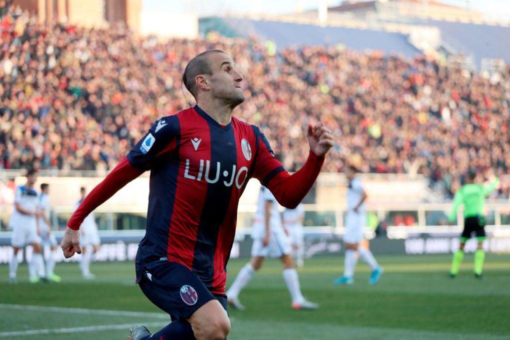 Rodrigo Palacio celebra el primer gol del Bologna al Atalanta  (Giorgio Benvenuti/ANSA via AP)