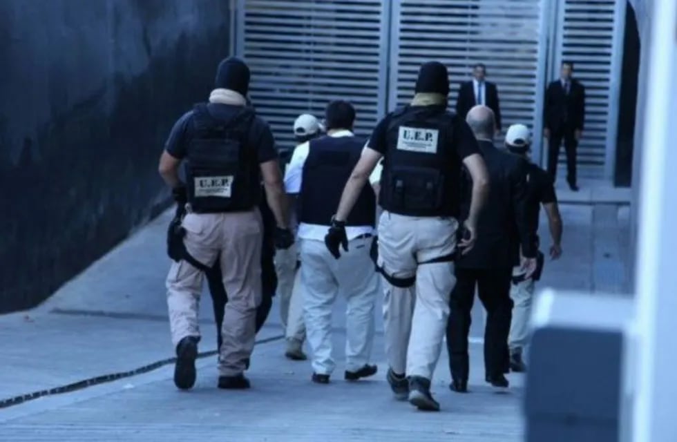 Luis Paz llegó este martes en medio de una fuerte custodia al Centro de Justicia penal. (Alan Monzón/Rosario3.com)