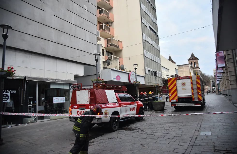 Incendio con cuatro victimas fatales en un edificio de calle Caseros 39.
