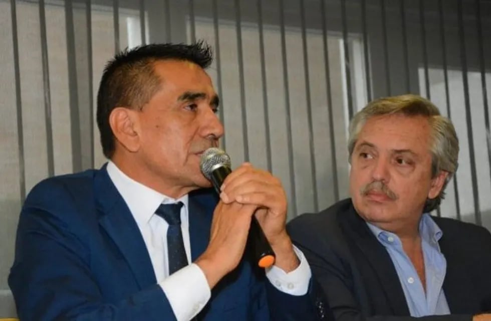 Ramón Rioseco junto a Anibal Fernández durante la conferencia de prensa.