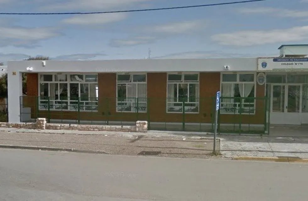 Hombre golpeó a dos alumnas en una escuela de Playa Unión, balneario de Rawson.