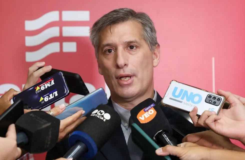 El ministro de Economía, Pablo Olivares, presentó el plan de actualización.