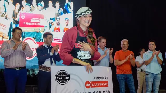 Karen Moreno primera mujer ganadora del concurso de asadores en San Juan.