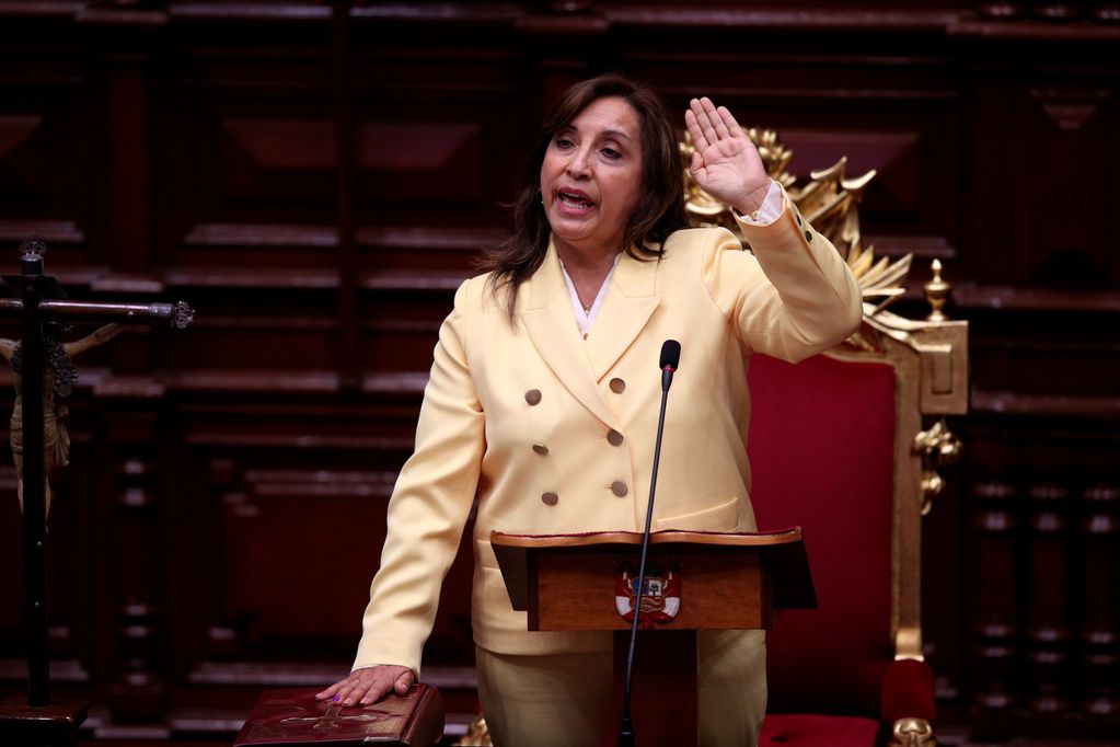 En Perú exigen la renuncia de Dina Boluarte.