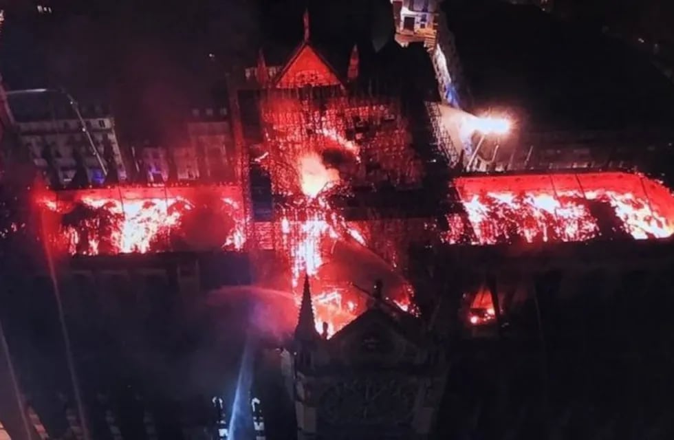 Se incendia la Catedral de Notre Dame. (AFP)