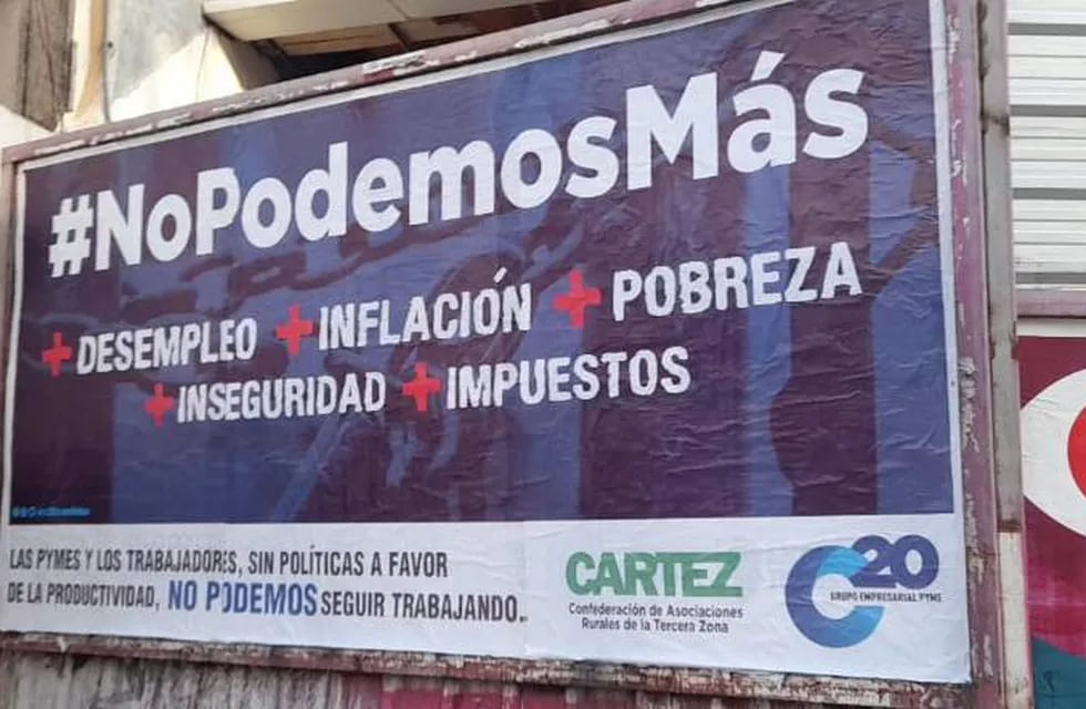 El reclamo fue visibilizado a través de una contundente cartelera en la vía pública de Córdoba. (La Voz)