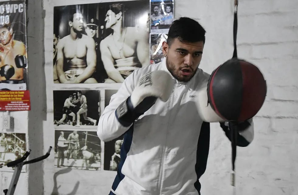 
Entrenamiento del boxeador Jorge Arias, quien viaja a Alemania a una presentación boxistica
Foto: José Gutierrez/ Los Andes




