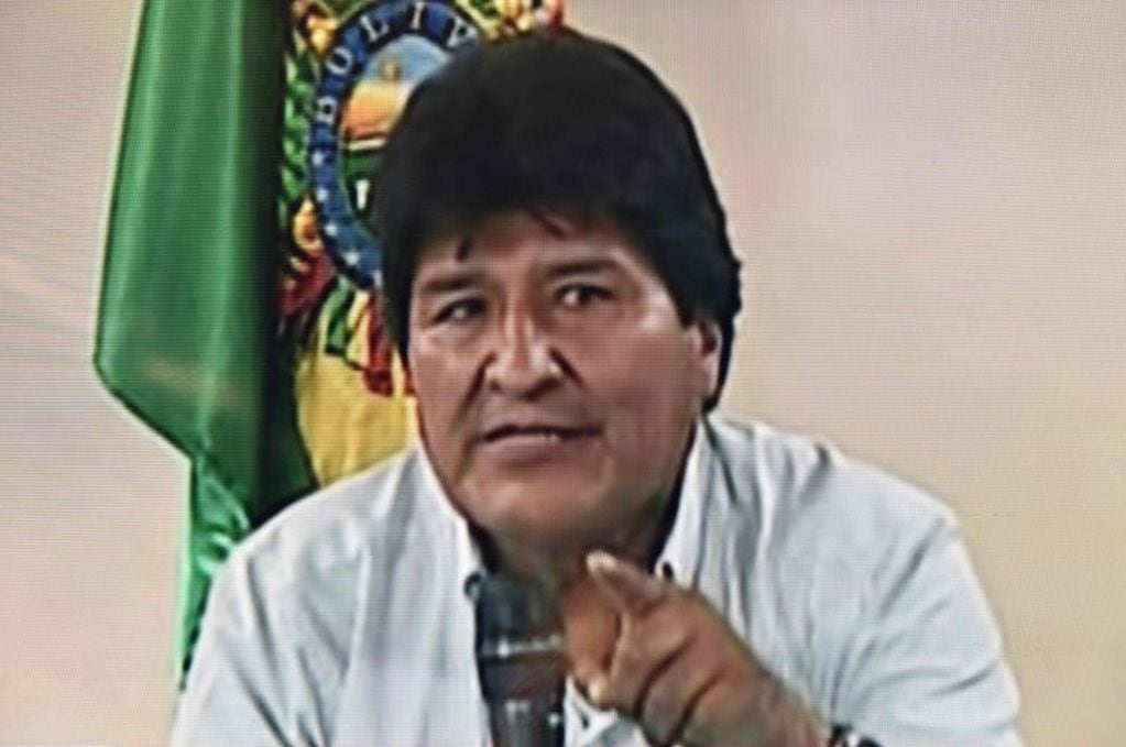 Captura tomada de un video entregado por Bolivia TV que muestra a Evo Morales anunciando su renuncia a la presidencia. Crédito: HO / Bolivia TV / AFP.