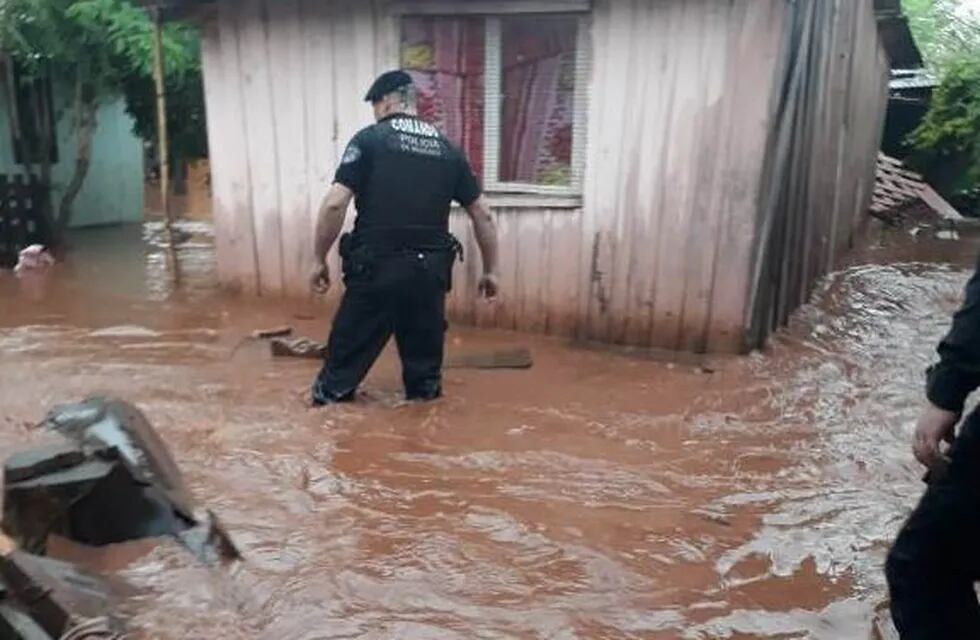 Asistencia por las inundaciones en Posadas.