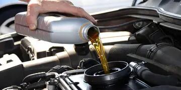 Un hombre demandó a un taller mecánico por no cambiarle el aceite al auto.