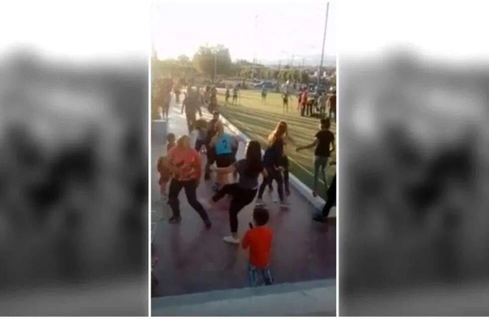 Captura del video, del momento de la pelea.