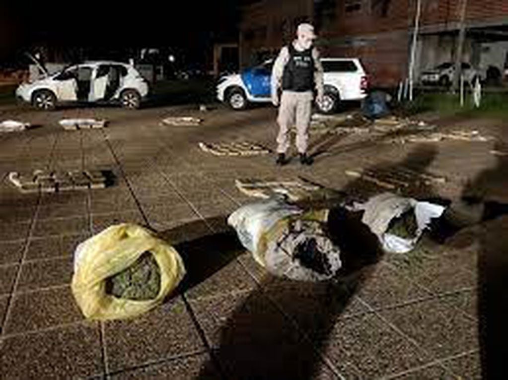 Prefectura Naval Argentina incautó más de 27 kilogramos de marihuana en Garupá.