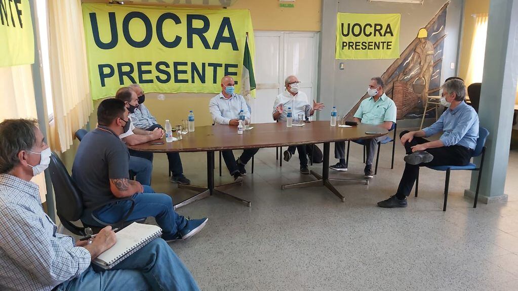 Empresarios y trabajadores de la construcción se reunieron con legisladores del Chaco.