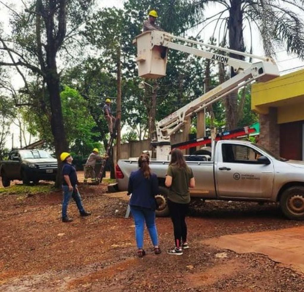 Puerto Iguazú: regularizan conexiones de energía eléctrica.