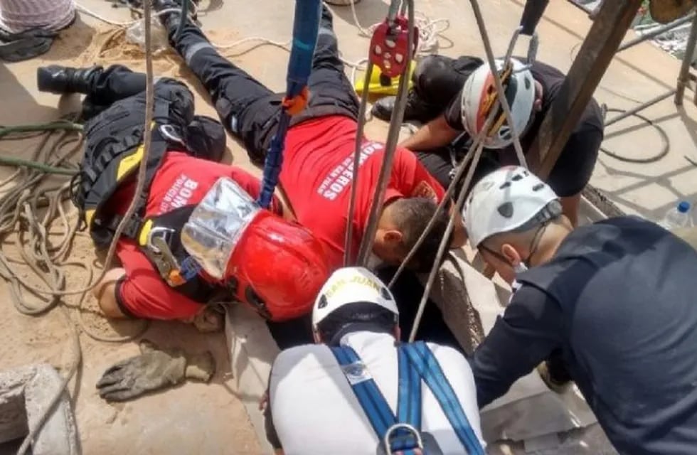 El rescate en Cattorini no tuvo éxito: el ingeniero que cayó falleció asfixiado.