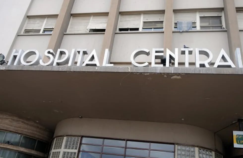 El joven que ayer fue baleado cuando salía de un boliche en Godoy Cruz, murió esta noche en una habitación del hospital Central.