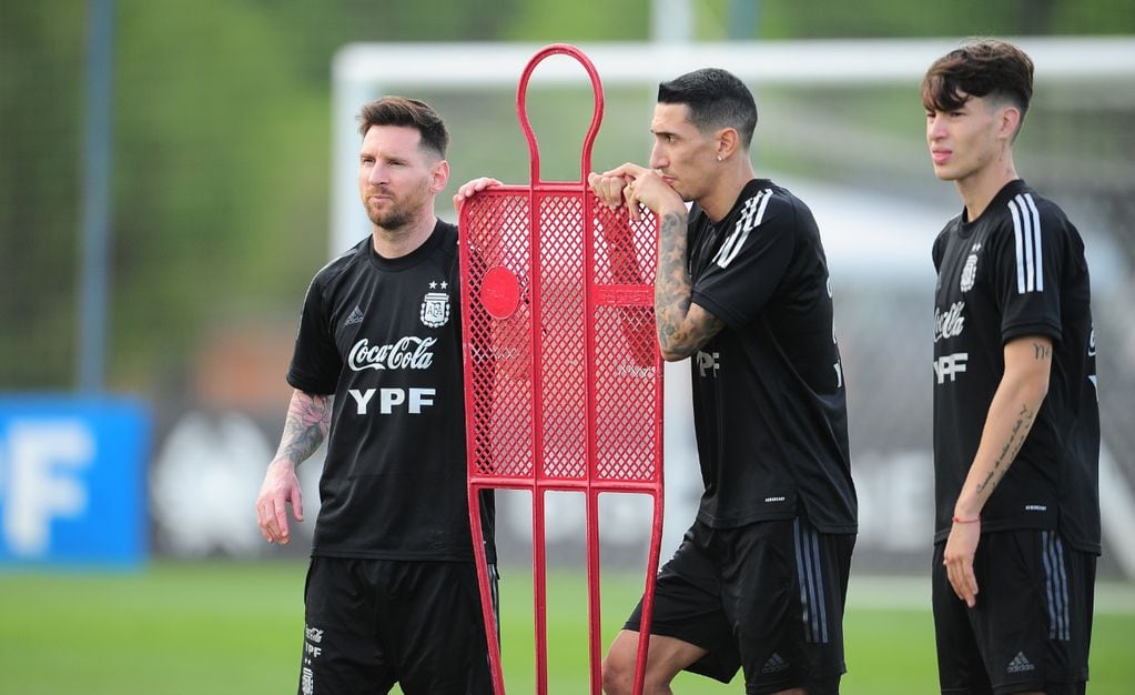 Messi entrenó con la Selección de cara a la doble fecha de Eliminatorias. (Foto: Clarín)