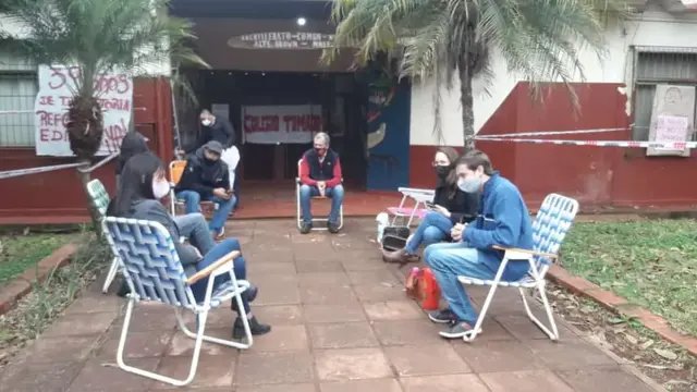 Docentes de Andresito tomaron el Bachillerato Nº 3 en reclamo por las precarias condiciones del edificio