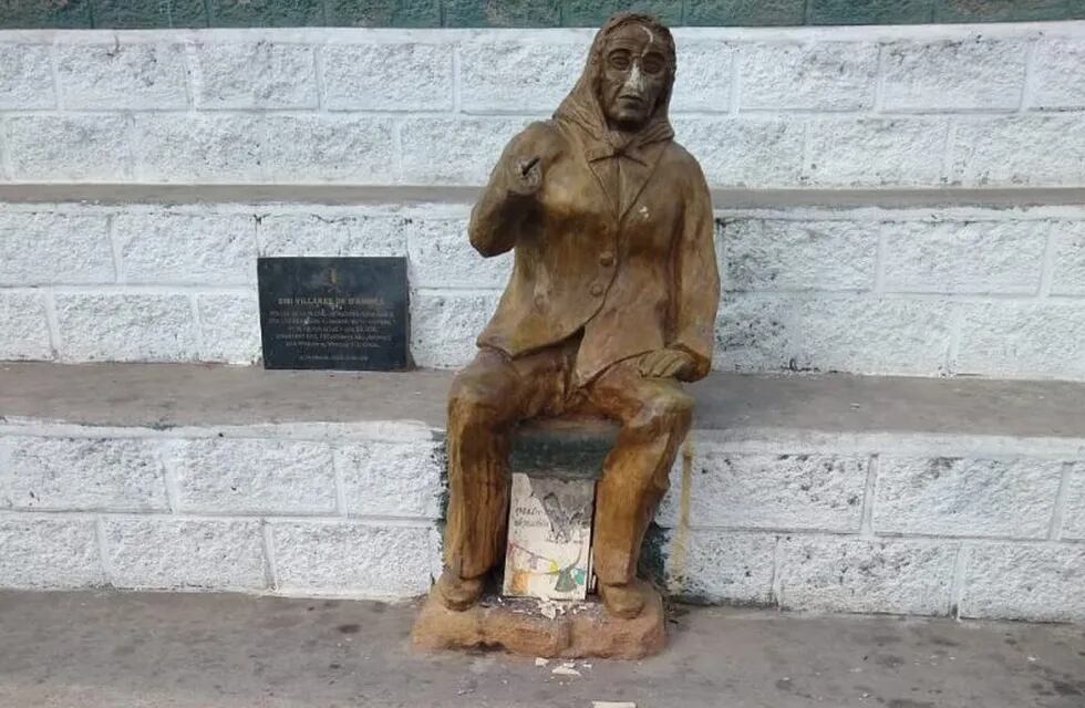 Vandalismo: dos niños fueron demorados en la comisaría por dañar la estatua de Emilia D'Ambra