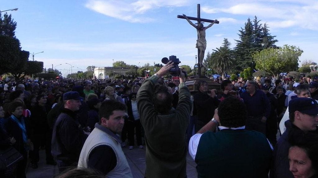 Reducción. Ayer se realizó la procesión por el Cristo de la Buena Muerte, a la que acudieron entre 80 y 90 mil personas (Gentileza Héctor Amaya). 