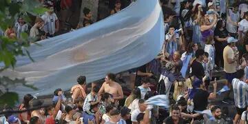 Festejos de hinchas argentinos en mendoza