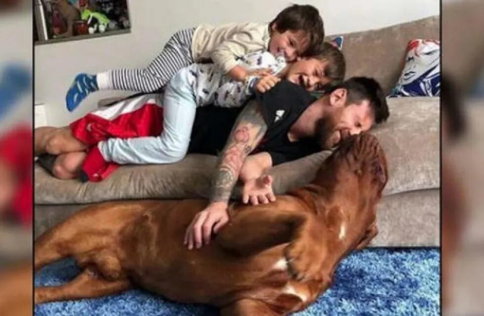 Lionel Messi se diviertió junto a sus hijos y a su perro Hulk. (Web)