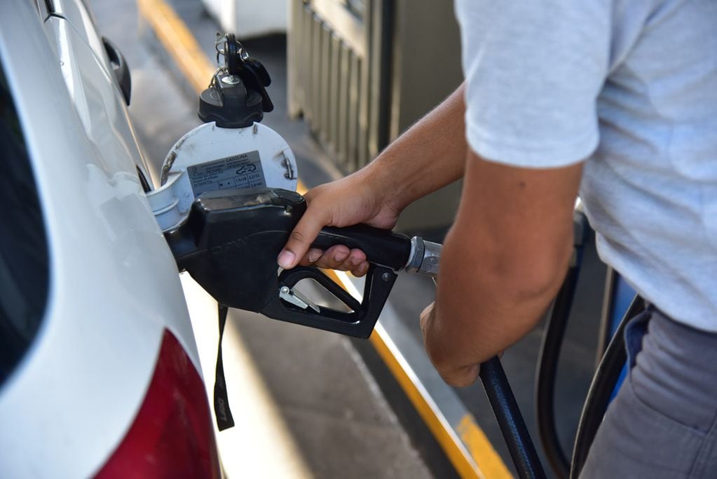 Los combustibles son una parte muy importante en los costos de mantenimiento de un auto. (Nicolás Bravo)