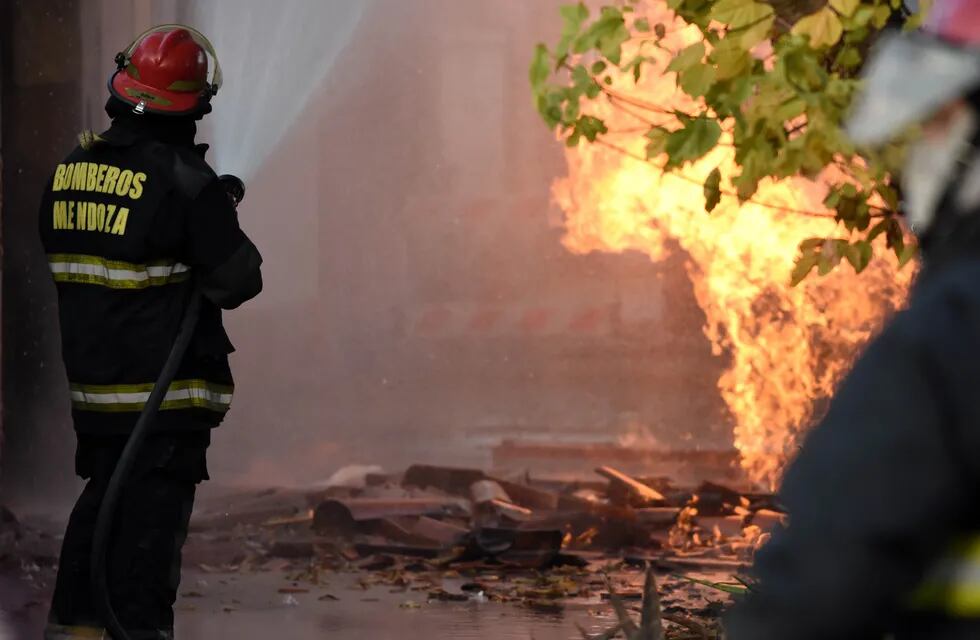 Una casa se incendió en Maipú. Los daños fueron totales.