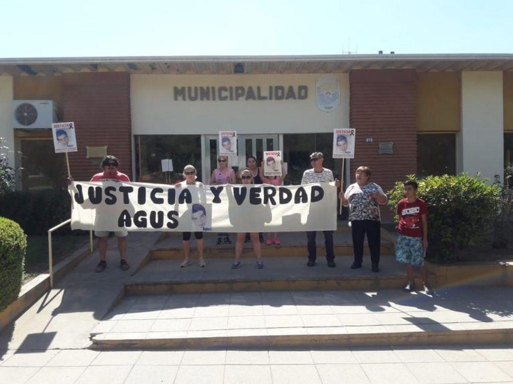 Los familiares del joven se manifestaron en Rolón, La Pampa.
