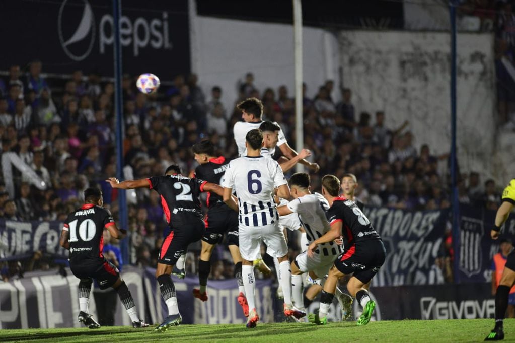 El partido entre Talleres e Instituto por el torneo proyección de Reserva. (Javier Ferreyra / La Voz).