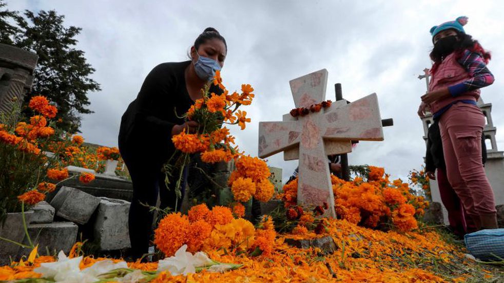 30/09/2020 Coronavirus.- México asciende a más de 77.000 la muertes por coronavirus al sumar otras 560 en el último día.  El Ministerio de Salud de México ha informado este martes de la muerte de otras 560 personas a causa de la COVID-19, lo que significa un total de fallecidos de 77.163, situando al país como el cuarto con mayor número de decesos.  POLITICA CENTROAMÉRICA LATINOAMÉRICA MÉXICO INTERNACIONAL EL UNIVERSAL / ZUMA PRESS / CONTACTOPHOTO