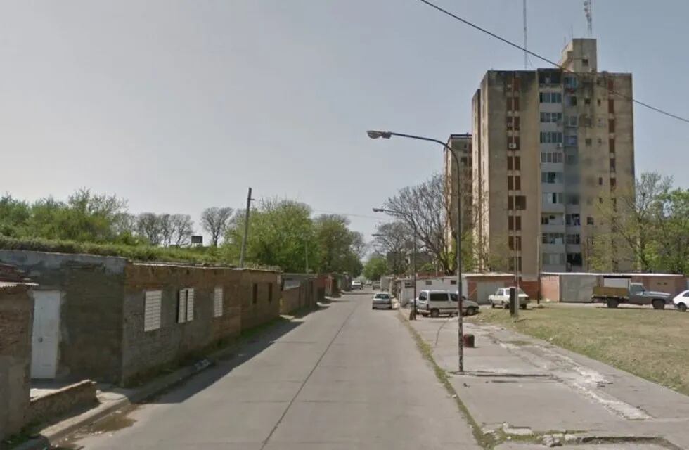 El homicidio ocurrió en calle Isola 300 bis. (Google Street View)