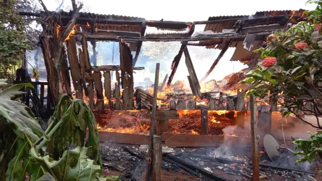 Una vivienda fue consumida por las llamas en Ruiz de Montoya