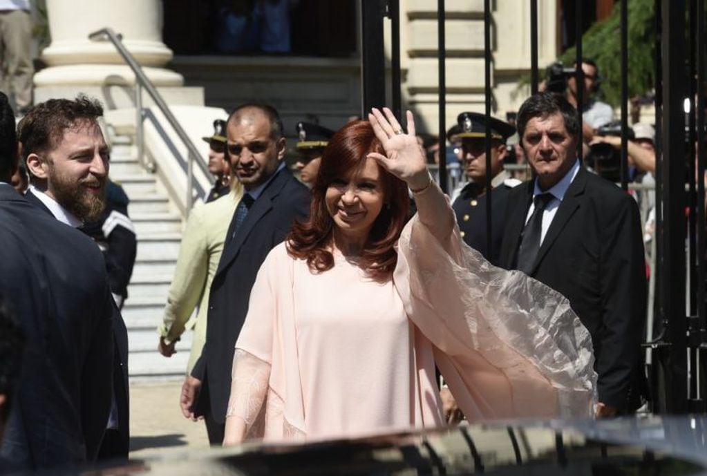 La vicepresidenta Cristina Kirchner, presente en la asunción de Axel Kicillof como gobernador bonaerense. (Clarín)