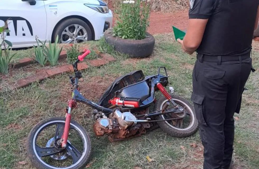 Recuperan motocicleta robada en Oberá y detienen a un joven.