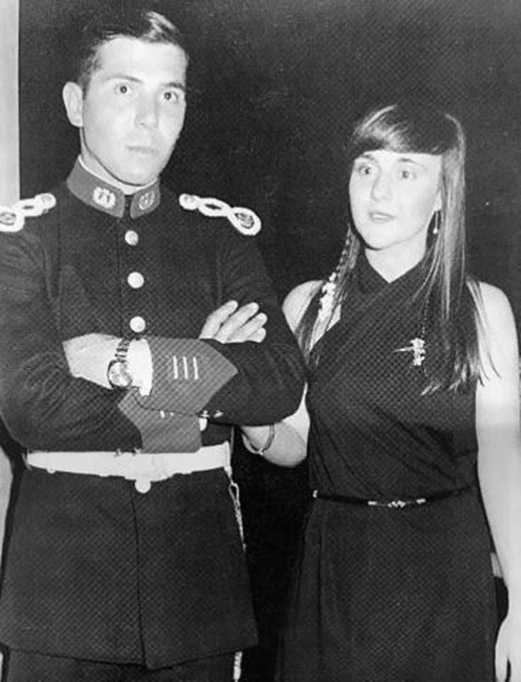 Oscar Silva junto a su novia Patricia, con quien iba a casarse en 1982.
