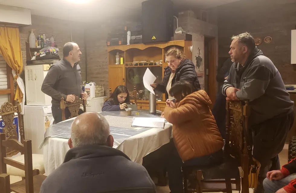 Pablo Garate se reunió con miembros de la Junta Vecinal del Barrio Ruta 3 Sur
