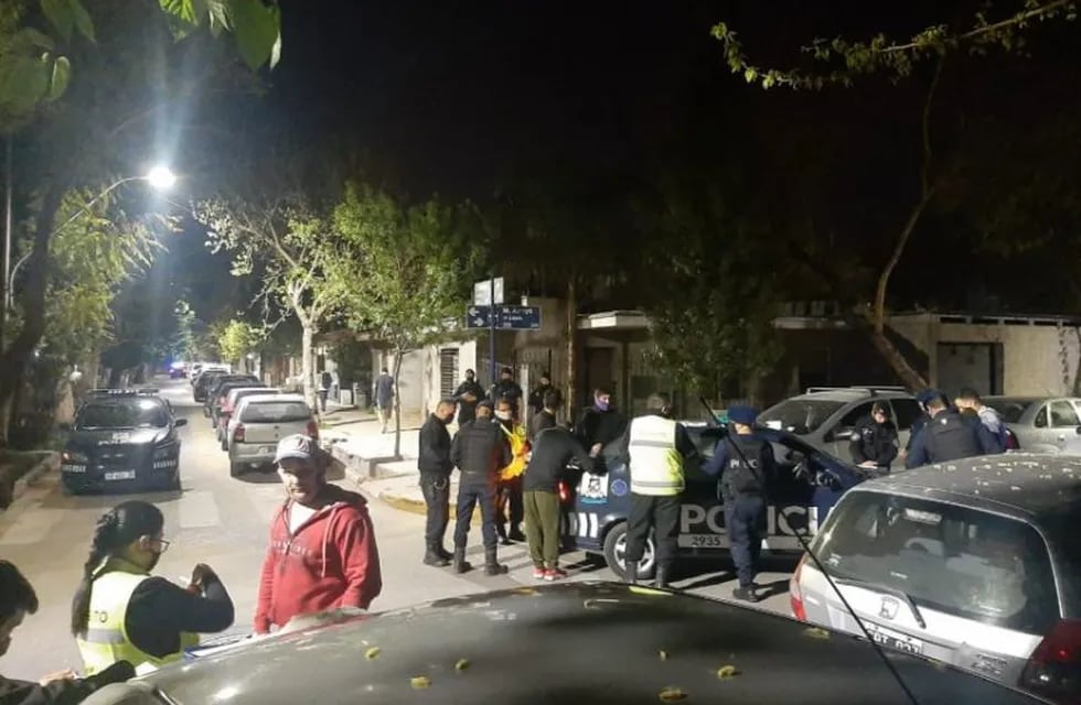 Detuvieron a 15 personas por una juntada clandestina en un club de Ciudad de Mendoza. Club Social y Deportivo de la Quinta Sección.