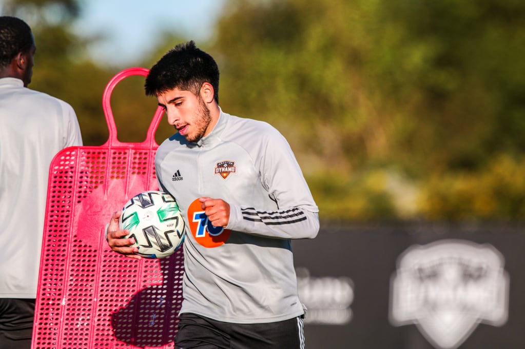 Mateo fue adquirido por Dynamo, que lo cedió nuevamente a la Gloria en 2020. Ahora juega su primera temporada en la MLS. Tiene 22 años. (Prensa Houston Dynamo).