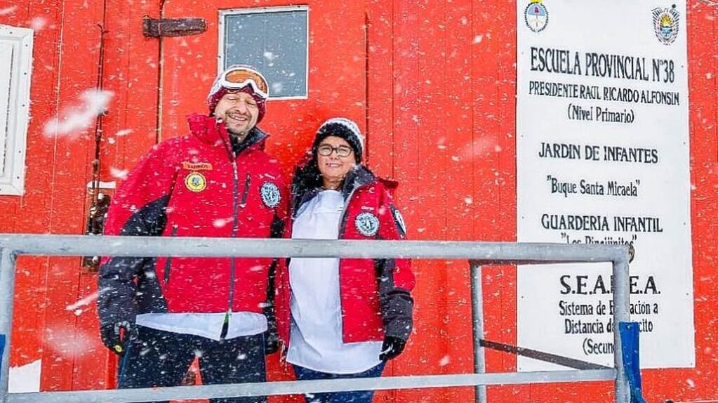 Soledad Otaola y Denis Barrios, docentes antárticos