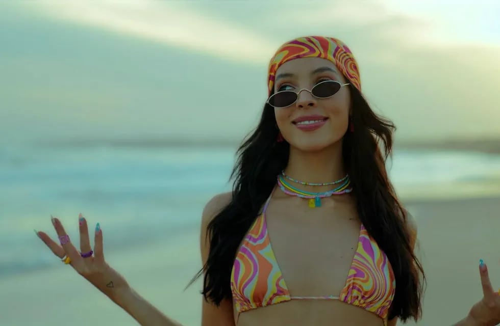 El video de la joven artista fue rodado íntegramente en las playas de la ciudad.