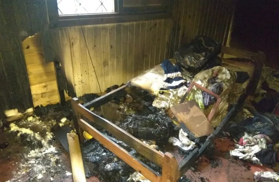 Destrozos por un incendio en la casa de un candidato a intendente de Eldorado. (MisionesOnline)