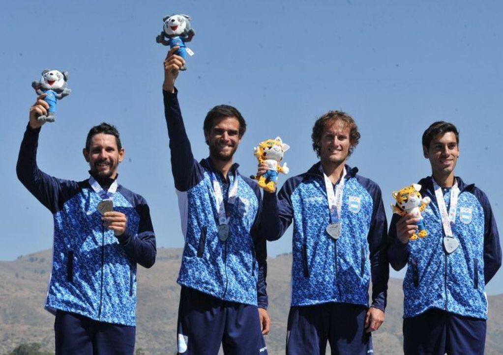El mendocino Carlo Lauro y sus compañeros de equipo Alejandro Colomino, Ignacio Pezzente y Matías Boledi ganaron la medalla de plata en cuatro remos largos peso ligero