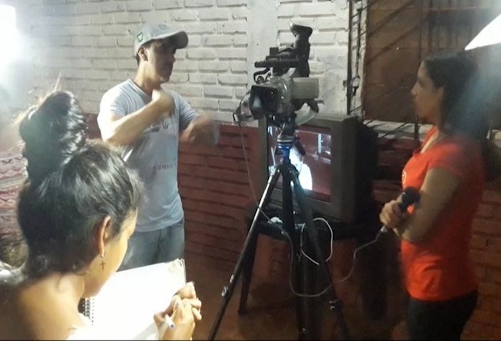 Canal 13 Jasy TV de la Aldea Fortín Mbororé ya funciona y las notas son realizadas por chicas de la aldea mbyá guaraní. (Telenorte de Puerto Libertad)