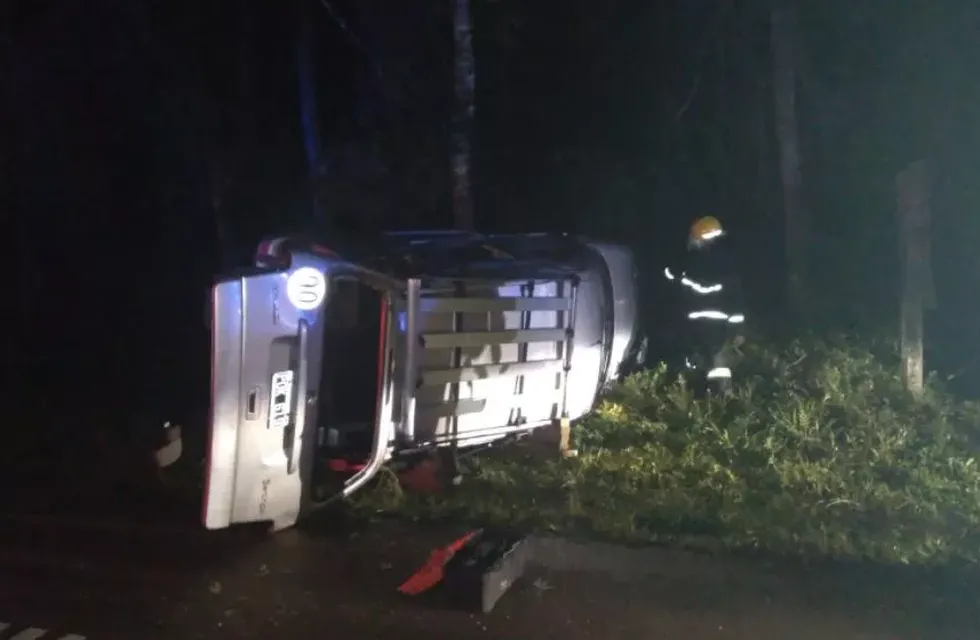Despistó un vehículo en Iguazú y su conductor se encuentra grave en terapia intensiva.