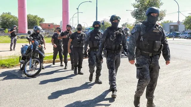 Operativo policial en el barrio Acindar de Rosario